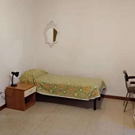 Four Bedroom Basic Flat With One Bathroom Appartement *